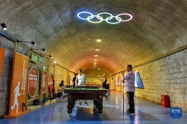 Bên trong hầm trú ẩn tránh nóng ở Trung Quốc