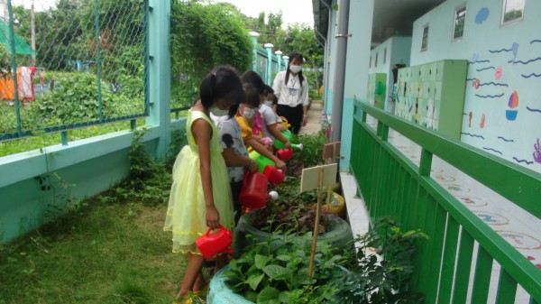 Dạy trẻ tình yêu thiên nhiên qua những buổi học trải nghiệm