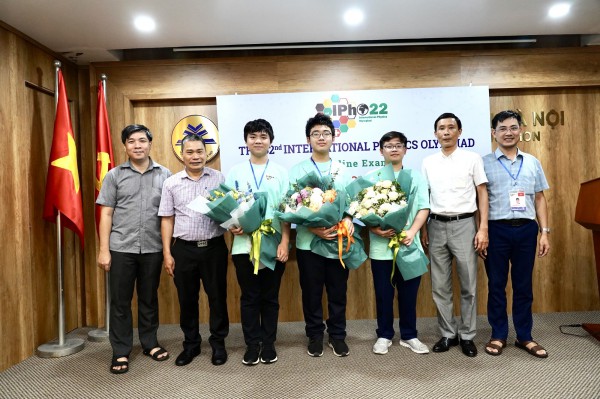 Chủ tịch nước gửi thư khen Trường THPT chuyên Khoa học tự nhiên