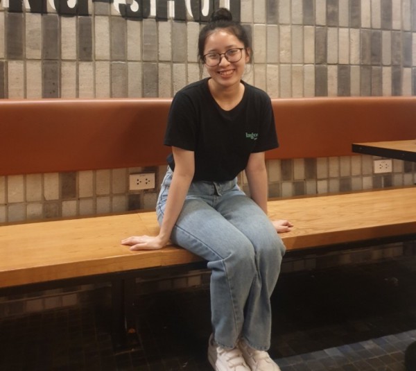 Nữ thủ khoa khối D01 toàn quốc phân vân chọn trường