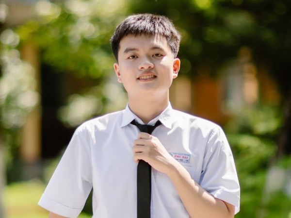 Tin tức giáo dục đặc biệt 25.7: Điểm chuẩn khối thi nào tăng, khối nào giảm?