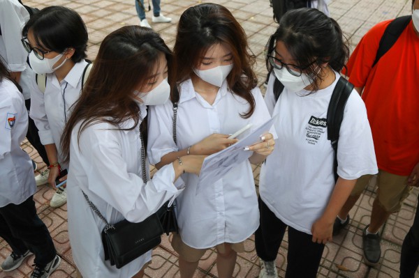 Tin tức giáo dục đặc biệt 26.7: Điểm càng cao, càng cẩn trọng xét tuyển vì sao?