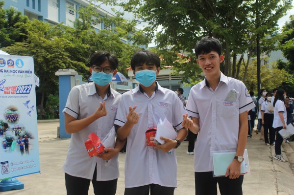 Cẩn thận kẻo tưởng trúng tuyển đại học mà rớt cái đùng! Cẩn thận kẻo tưởng trúng tuyển đại học mà rớt cái đùng!