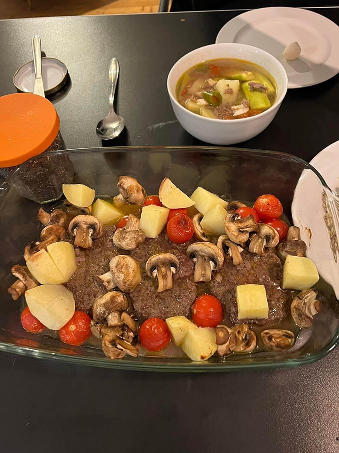 Quang Hải khoe tài nấu ăn tại Pháp