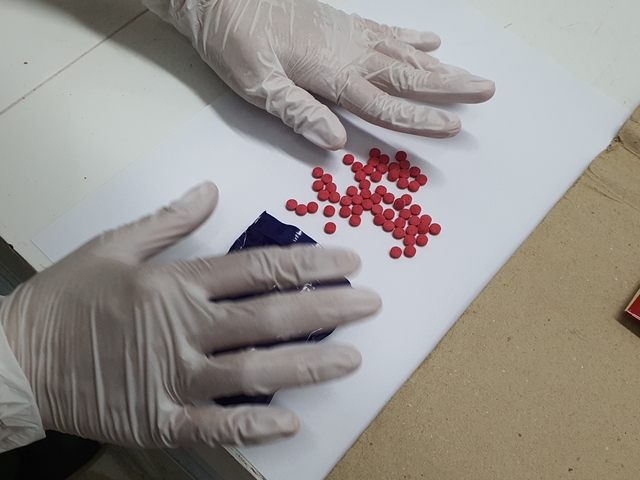 Bắt đối tượng thuê phòng chung cư để tàng trữ ma túy bán kiếm lời - Ảnh 2.