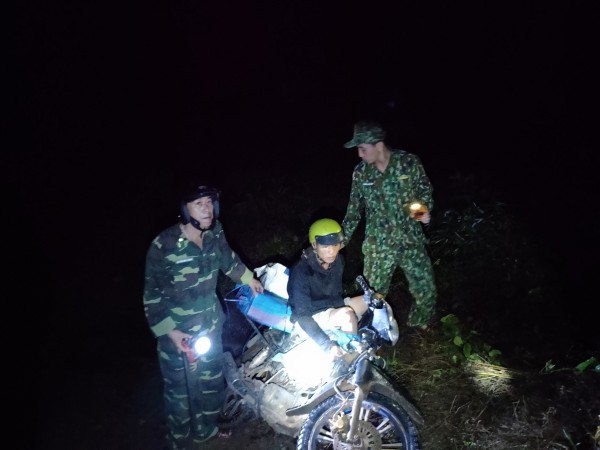 Bắt giữ hơn 100 kg pháo lậu vận chuyển qua biên giới