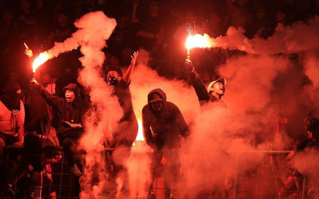 CĐV Indonesia đứng trước án phạt sau trận hòa U19 Việt Nam