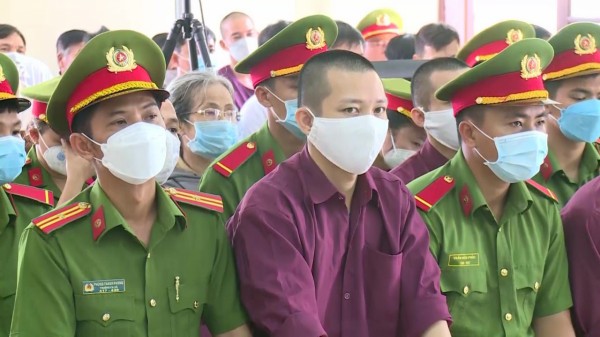 Các bị cáo ở Tịnh thất Bồng Lai tôn sùng Lê Tùng Vân, xem là “Phật sống"