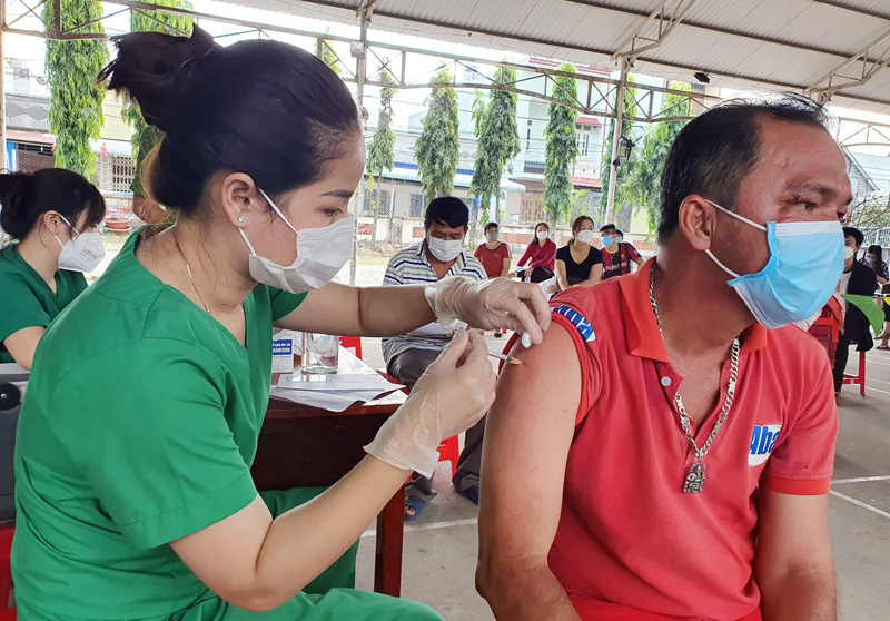 Các tỉnh, thành nào tiêm vaccine phòng COVID-19 mũi 3, 4 thấp nhất cả nước?