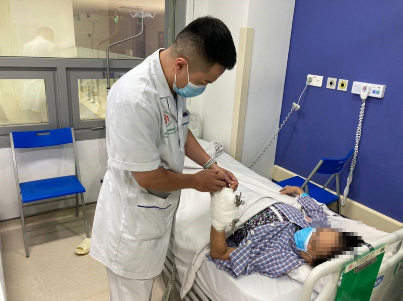 Cẩn trọng biến chứng cổ tay, bàn tay khi tiêm thuốc vào khớp để giảm đau