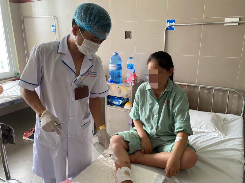 Cảnh báo: Tự sử dụng thuốc nam điều trị, nhiều bệnh nhân bị hoại tử nặng nề