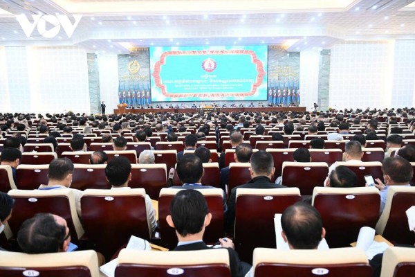 Hai cha con ông Hun Sen đều được chọn là ứng cử viên Thủ tướng