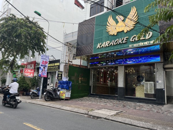 Hẹn đánh nhau trước quán karaoke, một người tử vong