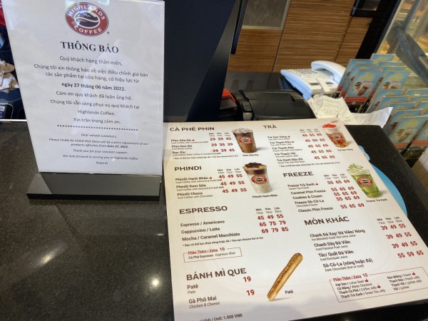 Highlands Coffee tăng giá và cái kết...