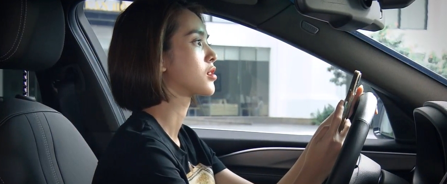 Lối nhỏ vào đời - Tập 19: Đến nhà ăn giỗ, Dũng vô tình phát hiện bằng chứng Thảo gian dối Lối nhỏ vào đời - Tập 19: Đến nhà ăn giỗ, Dũng vô tình phát hiện bằng chứng Thảo gian dối