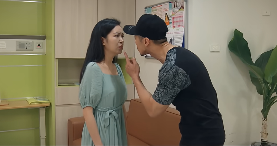 Lối nhỏ vào đời - Tập 25: Thảo liên tục bị Khải giục trộm tiền từ ông Hoàng Lối nhỏ vào đời - Tập 25: Thảo liên tục bị Khải giục trộm tiền từ ông Hoàng