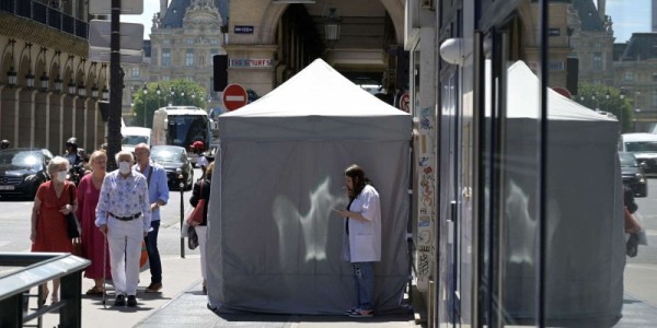 Pháp đối mặt làn sóng Covid-19 thứ 7 Pháp đối mặt làn sóng Covid-19 thứ 7