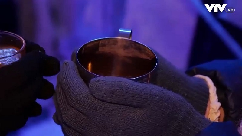 Quán bar băng giá giữa mùa hè tại Paris