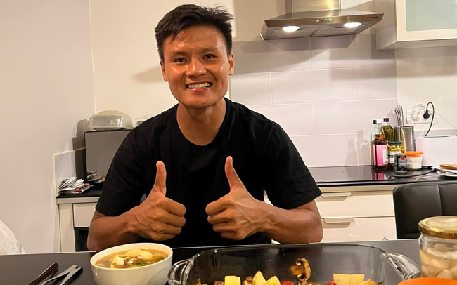 Quang Hải khoe tài nấu ăn tại Pháp