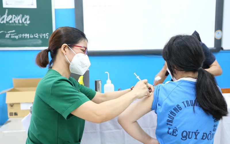 TP. Hồ Chí Minh kéo dài đợt cao điểm tiêm vaccine phòng COVID-19