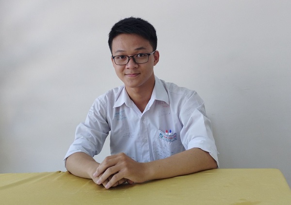 thu-khoa-dat-diem-10-lich-su-nho-tan-dung-mang-xa-hoi-de-on-tap