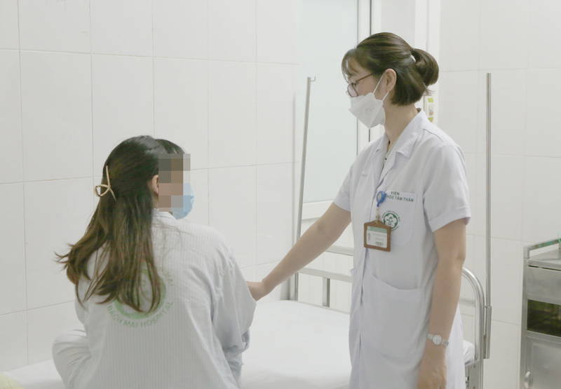 Trầm cảm sau sinh: Bệnh nhân dùng dao rạch bụng để tự sát