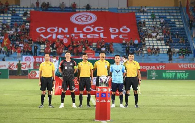 Trợ lý trọng tài V.League bị kỷ luật sau sai lầm nghiêm trọng