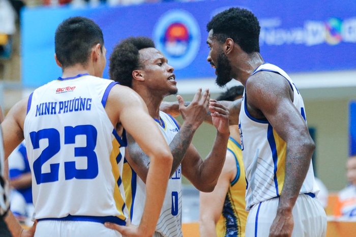 Ho Chi Minh City Wings đòi nợ thành công, gieo sầu Nha Trang Dolphins trong ngày "chào sân" NHM - Ảnh 3. Ho Chi Minh City Wings đòi nợ thành công, gieo sầu Nha Trang Dolphins trong ngày "chào sân" NHM - Ảnh 3.