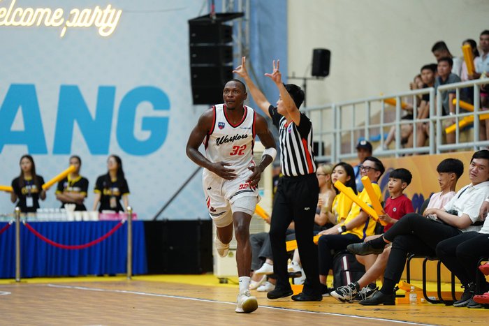 Nha Trang Dolphins “bắn hạ” Thang Long Warriors, đẩy đội khách vào cuộc khủng hoảng - Ảnh 2.