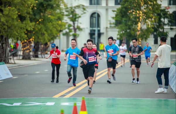 Hơn 3.000 người tham dự giải chạy Vinhomes - Happy run 2022 - Ảnh 3. Hơn 3.000 người tham dự giải chạy Vinhomes - Happy run 2022 - Ảnh 3.
