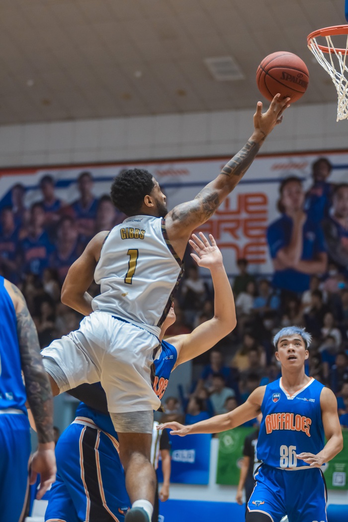 Madarius Gibbs: Gã sát thủ máu lạnh sẵn sàng “trash talk” với Tâm Đinh - Ảnh 3.