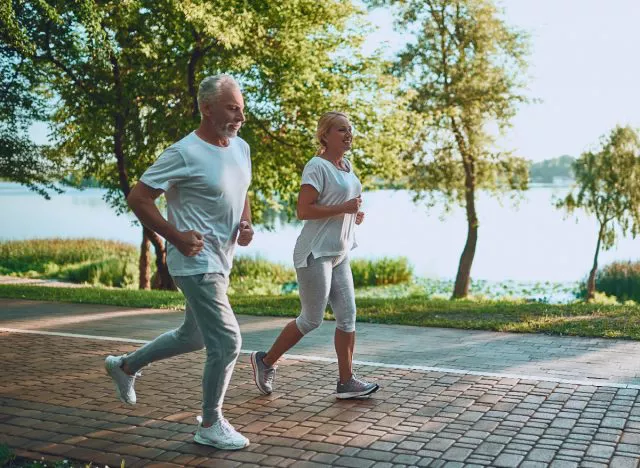 4 kiểu tập thể dục sai lầm không tốt cho tuổi thọ, đẩy nhanh tốc độ lão hóa, chuyên gia khuyến khích bỏ ngay - Ảnh 3.