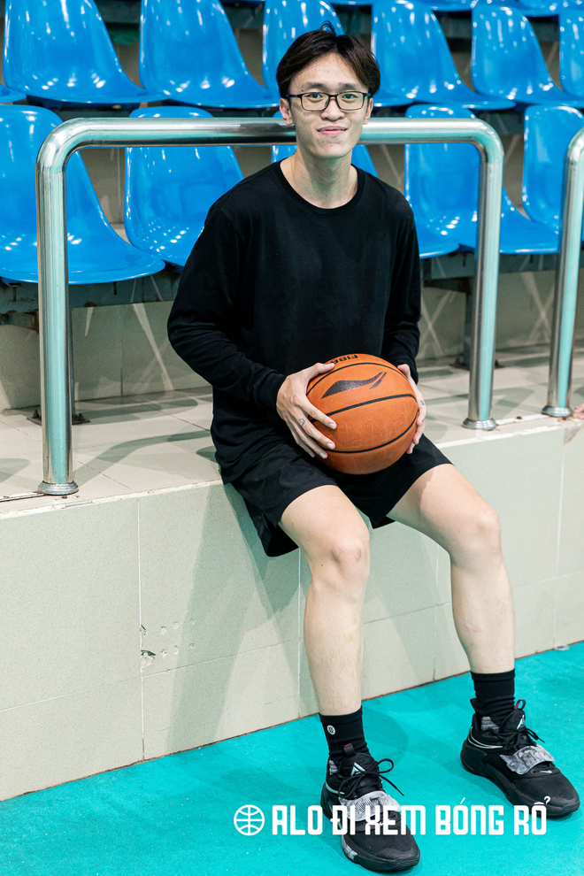 Trải nghiệm một buổi thuê sân chơi bóng rổ cùng hội tay ngang - Ảnh 12.