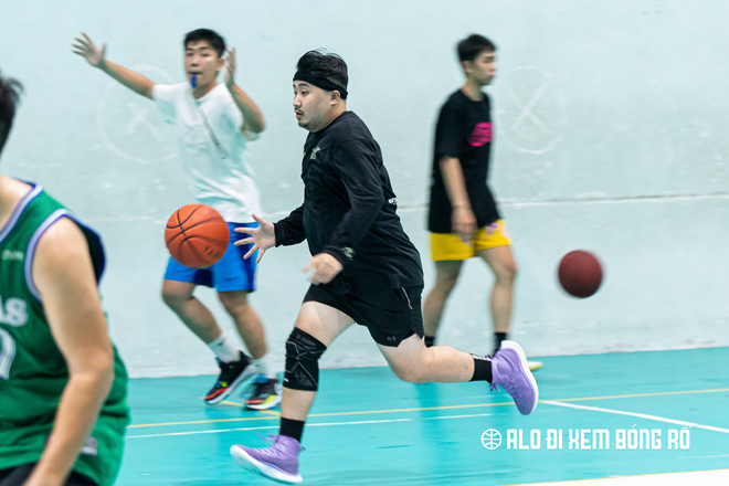 Trải nghiệm một buổi thuê sân chơi bóng rổ cùng hội tay ngang - Ảnh 11.