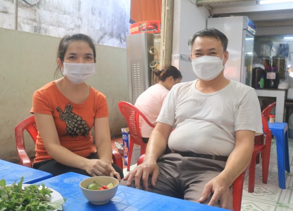 Quán cháo lòng ‘kỳ lạ’ ở TP.HCM: 25.000 đồng/tô nhưng 5.000 đồng hoặc không tiền cũng ăn được