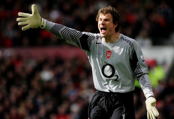 Cựu sao Arsenal Jens Lehmann cầm cưa máy sang phá nhà hàng xóm