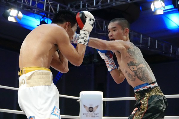 Đinh Hồng Quân bảo vệ thành công đai boxing IBF châu Á