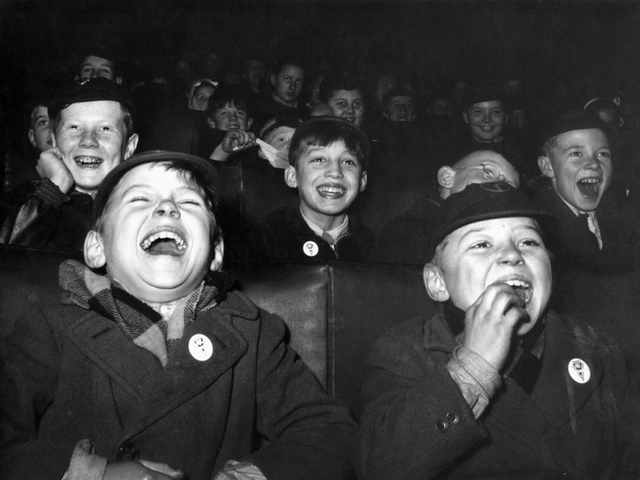 50 năm trước, cuộc sống thế giới có dễ dàng hơn hiện tại? Mua nhà rẻ hơn, một người đi làm vẫn đủ nuôi gia đình ở Mỹ - Ảnh 3.