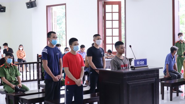 Bình Phước: Xét xử 4 bị cáo giết người khi bị nhắc nhở lúc ăn nhậu