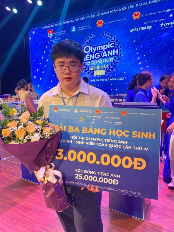 Nam sinh đạt 8,5 IELTS nhờ đọc truyện, xem phim hài tiếng Anh