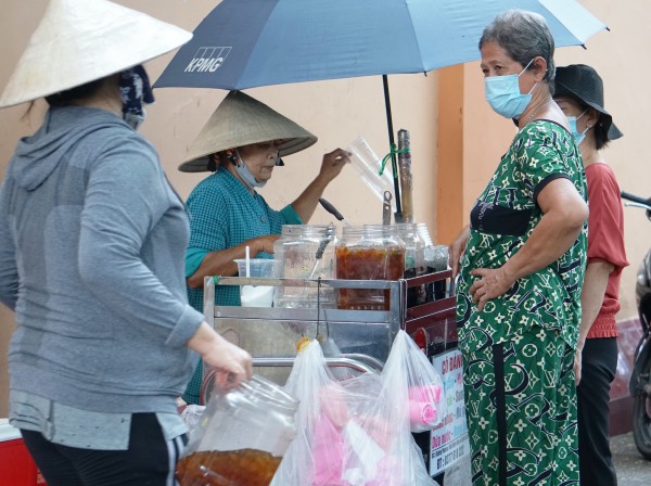 40 năm đứng ở trung tâm TP.HCM, xe sương sâm dừa nước có ngày bán 600 ly