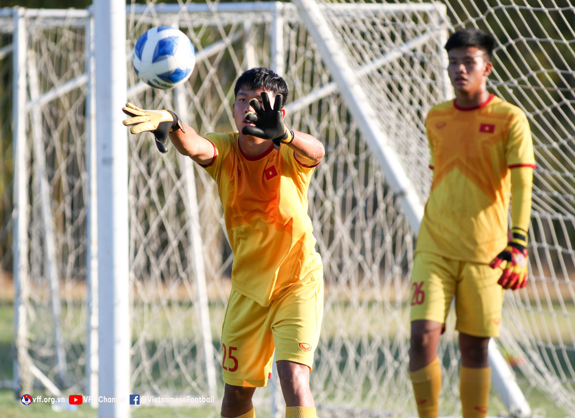 U16 Việt Nam chuẩn bị cho trận tranh ngôi nhất bảng với U16 Indonesia