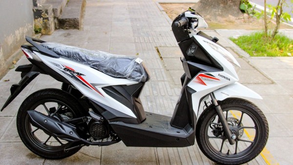 Xe tay ga nhập khẩu dưới 40 triệu: Chọn Yamaha Gear 125 hay Honda BeAT? Xe tay ga nhập khẩu dưới 40 triệu: Chọn Yamaha Gear 125 hay Honda BeAT?