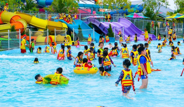 Cho con trẻ du lịch bằng tàu hỏa từ TP.HCM đi Biên Hòa, trở về trên sông như thế nào?