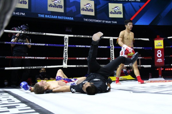 Võ sĩ Muay Trương Cao Minh Phát thắng cả 2 trận knock-out trên đất Thái