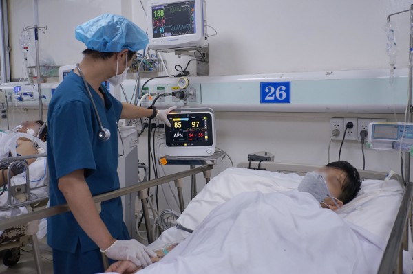 TP.HCM: Thông tin mới về 5 người ngộ độc sau khi uống rượu pha cồn methanol