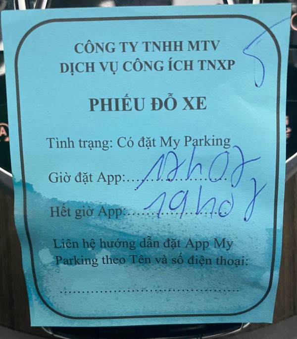 Thu phí đậu ô tô dưới lòng đường: Lỗ hay thất thoát?