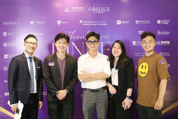 Cậu học trò mồ côi cha giành 4 suất học bổng của ĐH Mỹ Cậu học trò mồ côi cha giành 4 suất học bổng của ĐH Mỹ