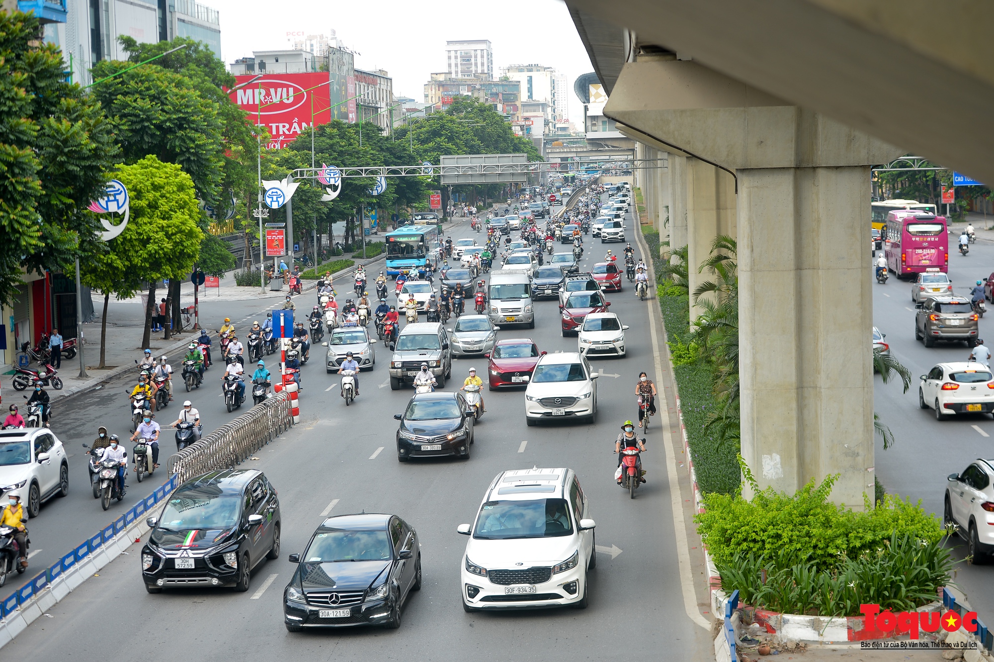 Hà Nội: Giao thông lộn xộn trên đường Nguyễn Trãi sau phân làn mới - Ảnh 8.