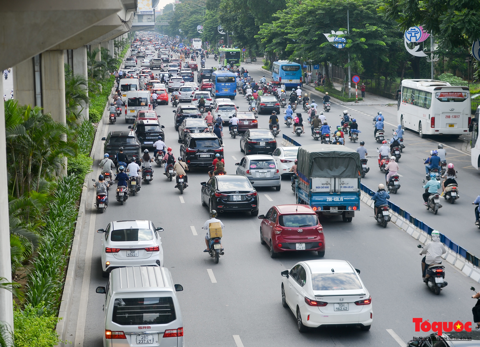 Hà Nội: Giao thông lộn xộn trên đường Nguyễn Trãi sau phân làn mới - Ảnh 12.